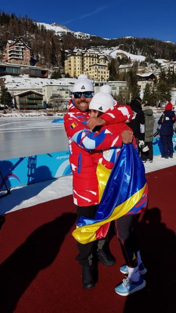 Delegaţia României a obţinut prima medalie la Jocurile Olimpice de Iarnă pentru Tineret de la Lausanne, după ce Ramona Ionel a terminat pe locul 3 la patinaj viteză, echipe mixte Românca a concurat alături de rusoaica Sorokoletova, americanul Tablon şi finlandezul Suomalaine. România este reprezentată la Jocurile Olimpice de Iarnă pentru Tineret de la Lausanne de 35 de sportivi, care vor concura la zece discipline, din cele 16 existente în programul competiţiei. Post Views: 42